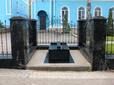 Могила Муравьева-Карского Николая Николаевича (1794-1866), одного из организаторов первых преддекабристских тайных обществ в России, крупного военного деятеля и дипломата