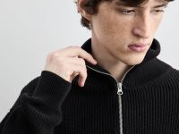 Чёрный джемпер в рубчик на молнии Глория Джинс