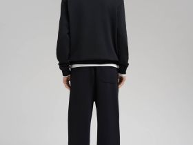 Толстовка свободного кроя из футера