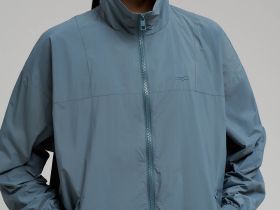 Свободная ветровка с водоотталкивающей пропиткой