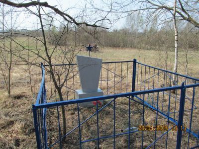 Могилы комиссара полка Петрова Павла Федоровича и капитана (фамилия неизвестна), погибших в бою с гитлеровцами в 1943 г.