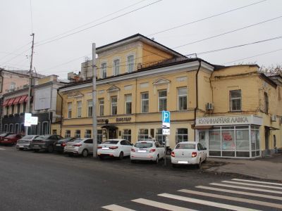 Двухэтажный каменный жилой дом с мезонином. Классицизм