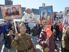 Фото. В Якутске акция «Бессмертный полк» собрала более 50 тысяч человек