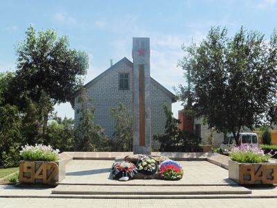 Братская могила советских воинов, погибших в период Сталинградской битвы