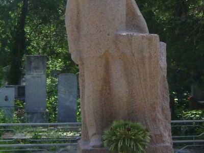 Могила П.П. Лукьяненко, дважды Героя Социалистического Труда