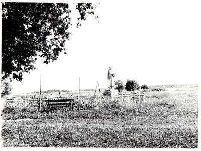 Братское кладбище советских воинов, погибших в боях с фашистами