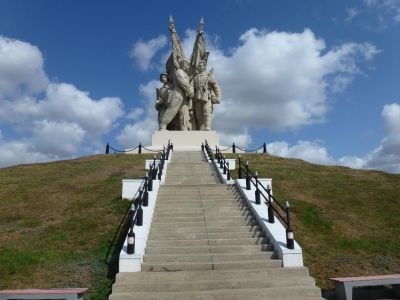 Памятное место, где произошло соединение Юго-Западного и Сталинградского фронтов. На этом месте сооружен монумент "Соединение фронтов"