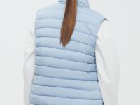 Утепленный жилет приталенного силуэта