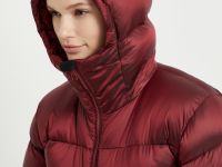 Удлиненный пуховик полуприлегающего силуэта