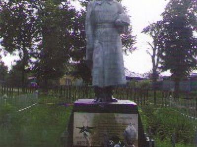 Братская могила 10 советских воинов, погибших в 1941 и 1943 гг. в боях с немецко-фашистскими захватчиками