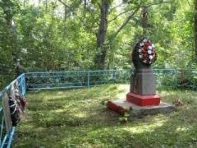 Братская могила воинов Советской Армии, погибших в 1944 г.