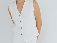 Вязаный жилет на пуговицах, Белый