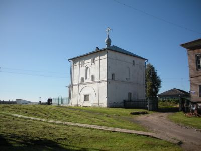 Колокольня надвратная с церковью Святого Духа Успенского монастыря