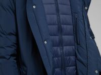 Пуховое полупальто с капюшоном и воротником-стойко