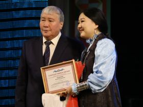 В Якутии состоялся торжественный вечер «Саха тыла саҕар кыыма»