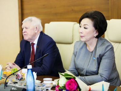 В здании парламента республики открыта экспозиция, посвященная 25-летию Госсобрания Якутии