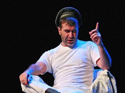 Евгений Гришковец покажет в Якутске новую версию известного спектакля «Как я съел собаку»
