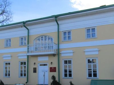 Дом поэта Фета Афанасия Афанасьевича, у которого 12 июля 1879 г. гостил писатель Толстой Лев Николаевич и в 1892 г. бывал композитор Чайковский Петр Ильич