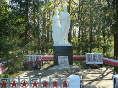 Братская могила 9 советских воинов, погибших в 1943 г. в боях с немецко-фашистскими захватчиками