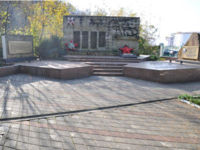 Памятный знак рабочим машиностроительного завода, погибшим в годы Великой Отечественной войны