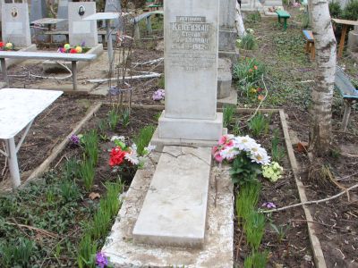 Могила С.Р. Кекеджана (1960 - 1982), погибшего при исполнении интернационального долга