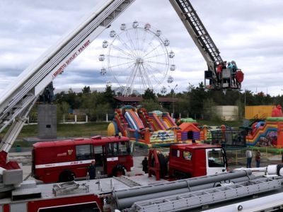 В Якутске дети и их родители примерили на себя роль пожарных