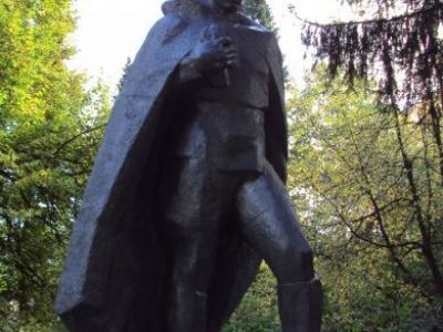 Братская могила с захоронением воинов, павших в период Великой Отечественной войны 1941-1945 гг.