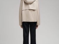 Ветровка со съемным капюшоном