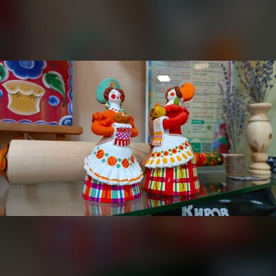 Роспись дымковской барыни