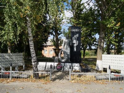 Братская могила советских воинов, где похоронен Герой Советского Союза старший сержант Зинченко Иван Трофимович