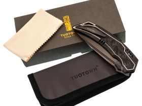 Складной нож TuoTown Tiburon DLC, сталь Tmax, рукоять Black Crystal Ti/Chaotic Black CF