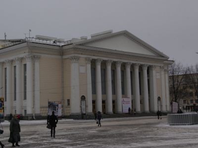Здание театра