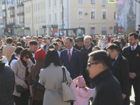 Глава Якутии принял участие в праздничных мероприятиях проекта «Проспект Победы»
