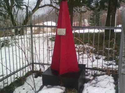 Братская могила членов ревкома, погибших за власть Советов