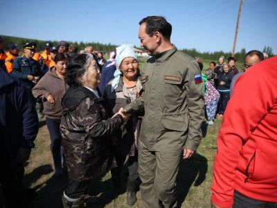 Глава Якутии заверил, что все пострадавшие от паводка в Верхоянском районе получат выплаты