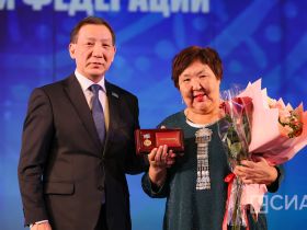 Государственные награды вручили работникам культуры Якутии