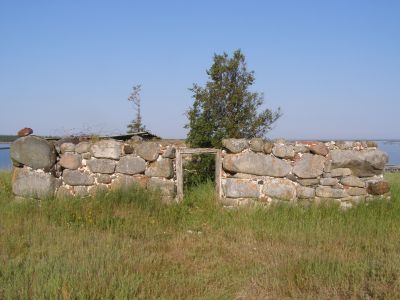 Амбар валунный с ледником