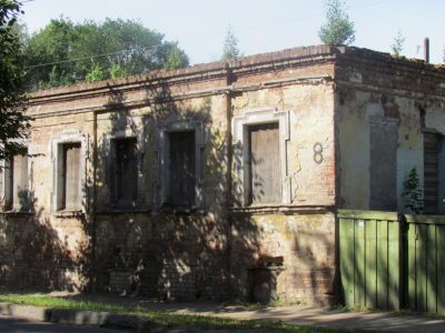 Дом жилой. Здесь жила деятель революции  Ц.С.Бобровская  (Зеликсон)