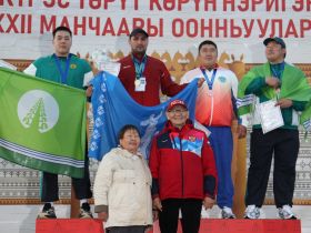 Первый из Анабара, и 26 лет ради золота. Мас-рестлеры разыграли медали Игр Манчаары