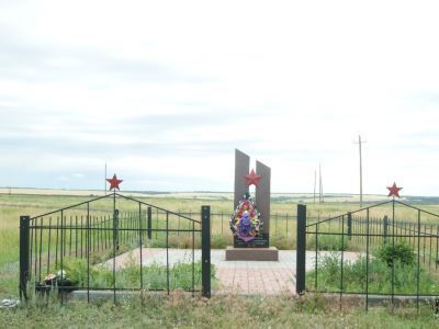 Братская могила советских воинов, погибших в период Сталинградской битвы