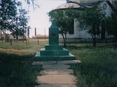 Братская могила сельских активистов Бурахова М. - рабочего- монтера,  Сергеева М.В. - председателя сельсовета,  Сергеева М.И. - председателя волостного продовольственного комитета, Кривощапова И.А., Казачкова Ф.А., Казачкова Б.Я.,Чернова - активистов, Пан