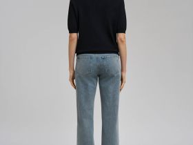 Легкий джемпер полуприлегающего кроя с коротким рукавом