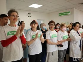 В Якутском онкодиспансере открылась выставка картин якутян, поборовших рак