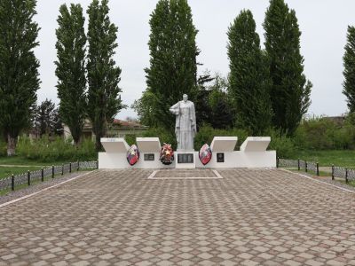 Памятник погибшим воинам 1941-1945 гг.
