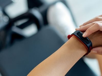 Названы лучшие фитнес-браслеты 2025 года