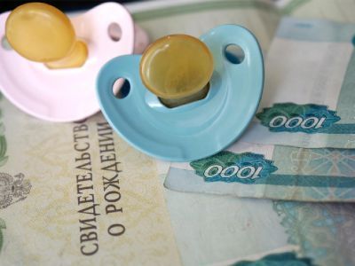 Пособия на детей в размере прожиточного минимума будут выплачивать до трех лет