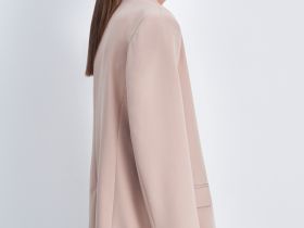 Однобортный жакет полуприлегающего силуэта