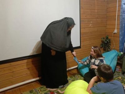 В Усть-Майском районе Якутии при церкви работают книжный и киноклуб для детей