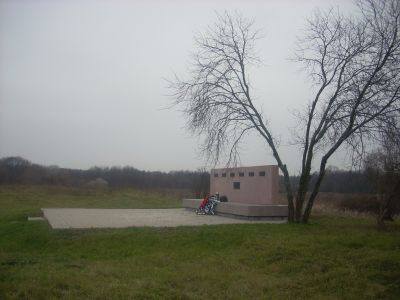 Братская могила советских воинов, погибших в боях с фашистскими захватчиками