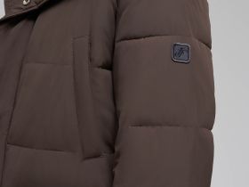 Однобортное пальто с капюшоном